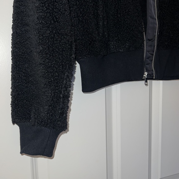 Abercrombie Women’s Sherpa Bomber - NWT (sold out online) - Picture 3 of 8